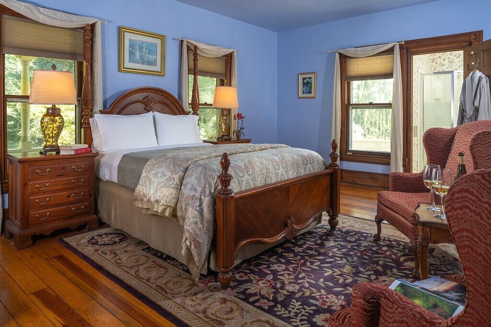 Engadine Inn  Cabins - Property Image 116