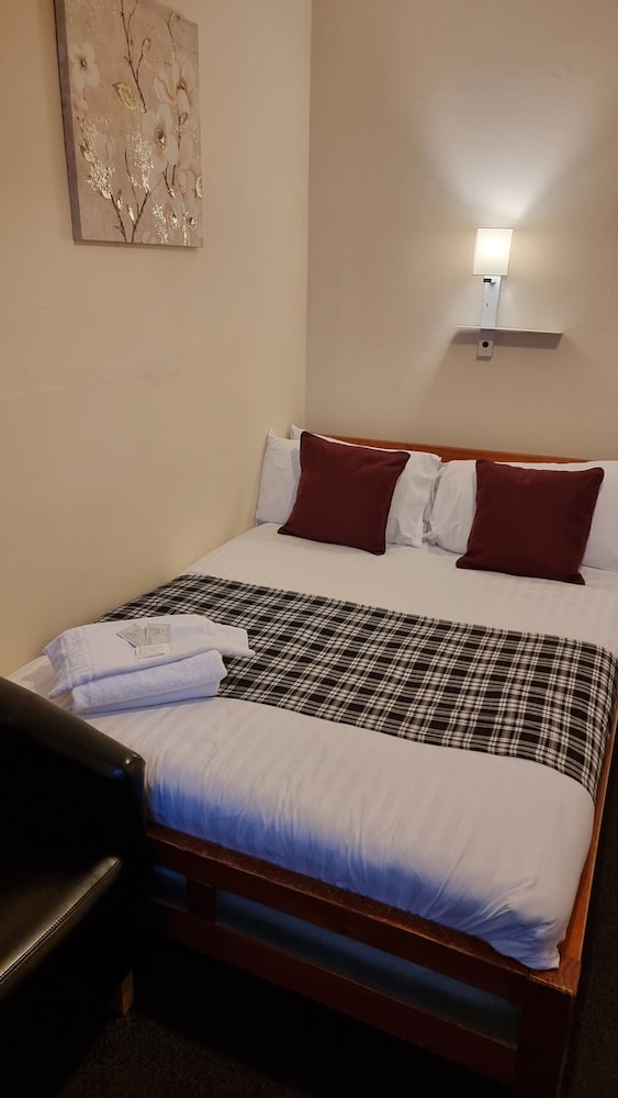 The Hampton Court Guesthouse