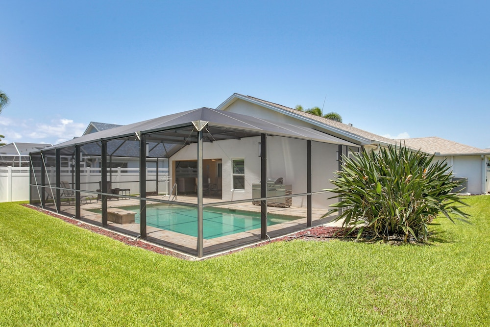 5 Mi to Fort Myers Beach: Home w/ Heated Pool!