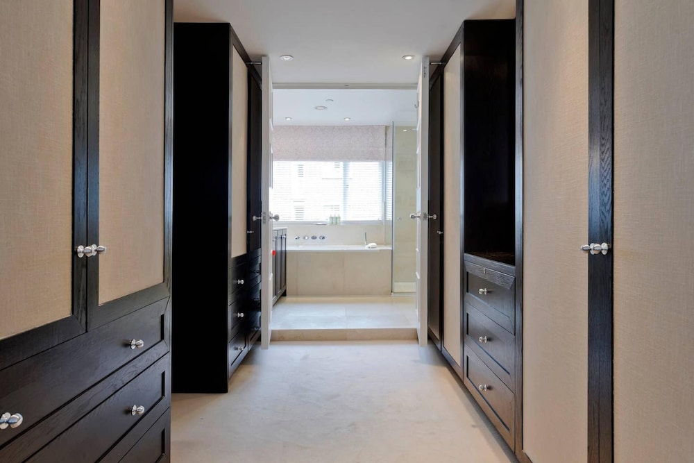 Tasteful 4bed Holland Park