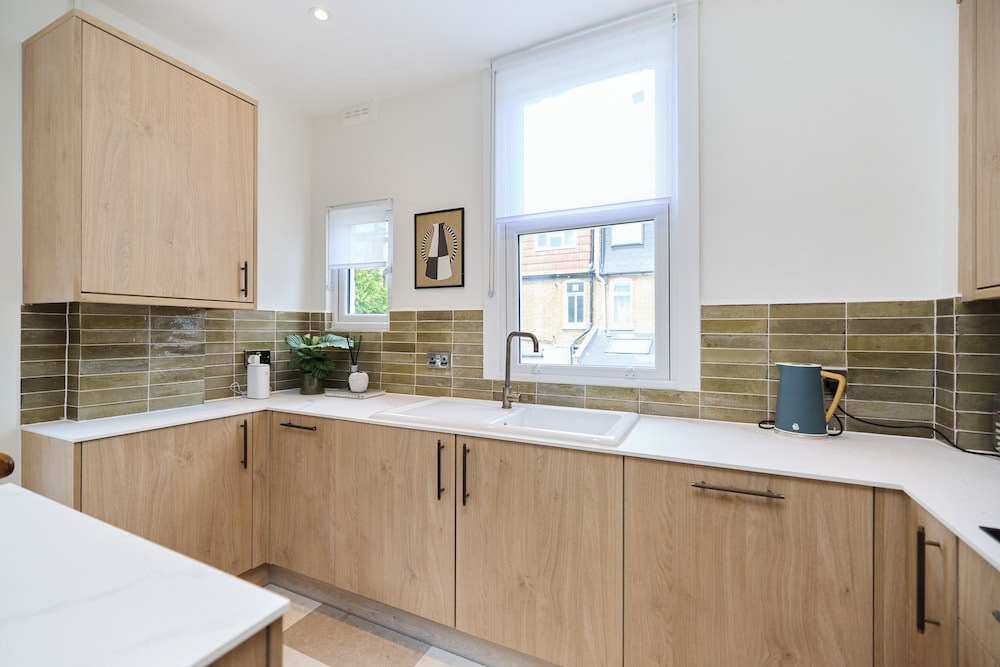 The Earlsfield Flat