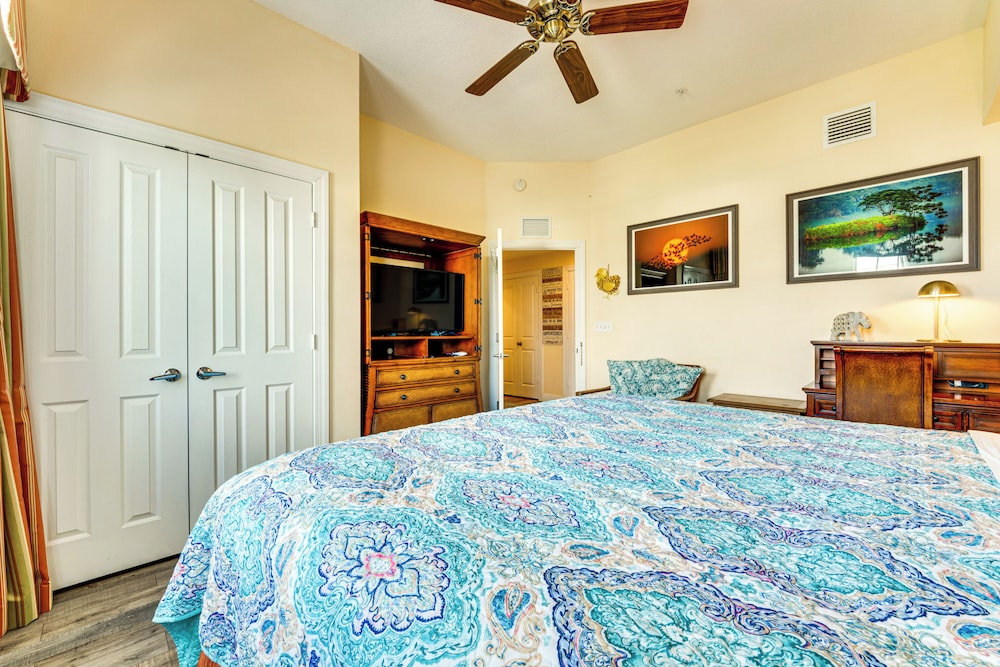 7 Mi to Disney World: Condo w/ 2 Balconies + Pools