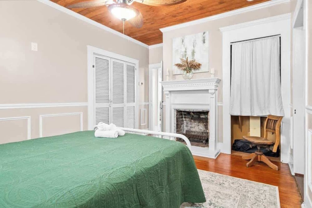 4 Bedroom Historic House, Pool, Downtown Dade City