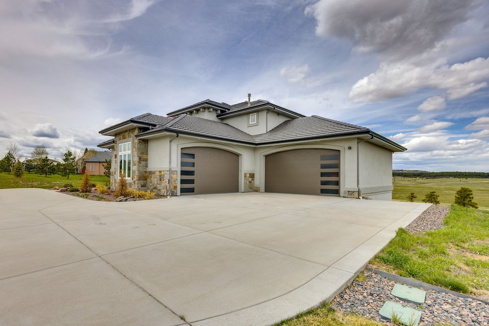 Spacious Southern Colorado Home w/ Mountain Views view 5