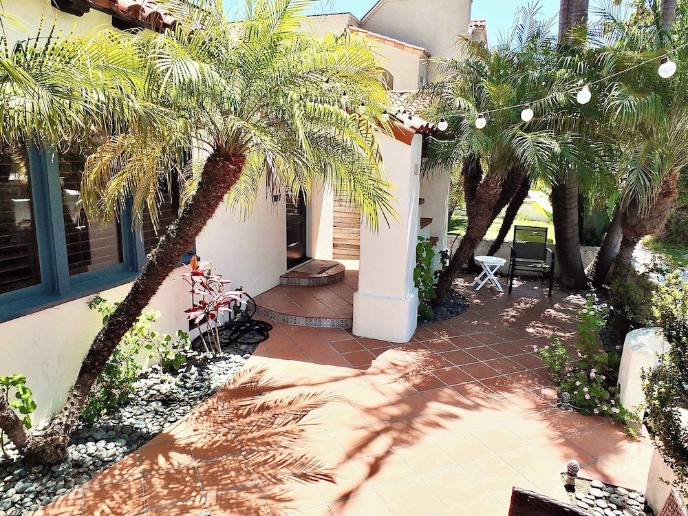 Belmont Shore Coastal Cottage - Cozy Home for 6 - 2 Blocks to Beach