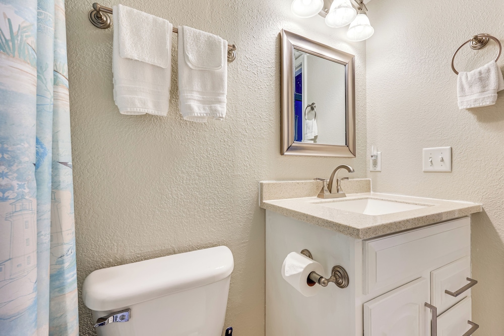 Walk to St Augustine Beach! Condo w/ Pool Access
