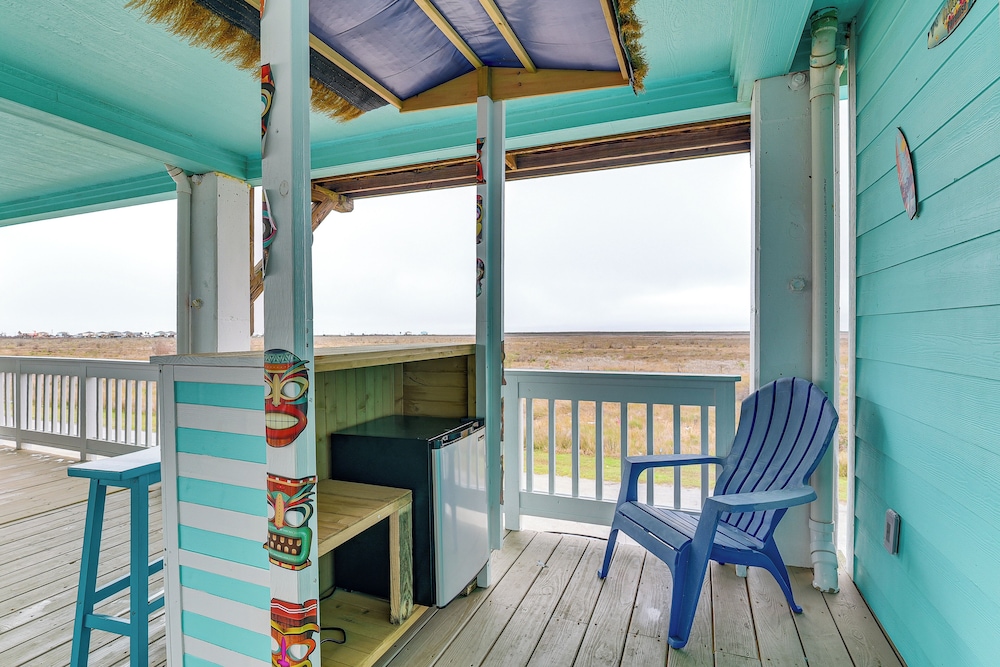 Walk to Beach: Home w/ Hot Tub & Deck in Gilchrist