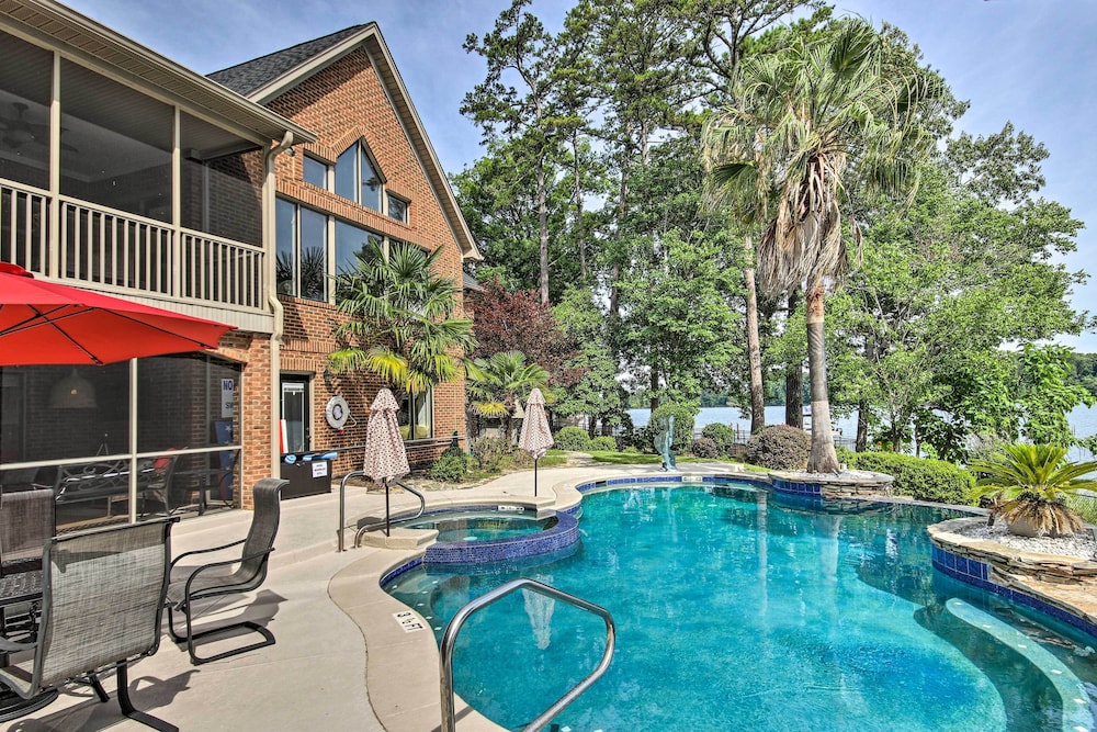 Luxe Lakefront Apartment w/ Shared Pool & Dock!