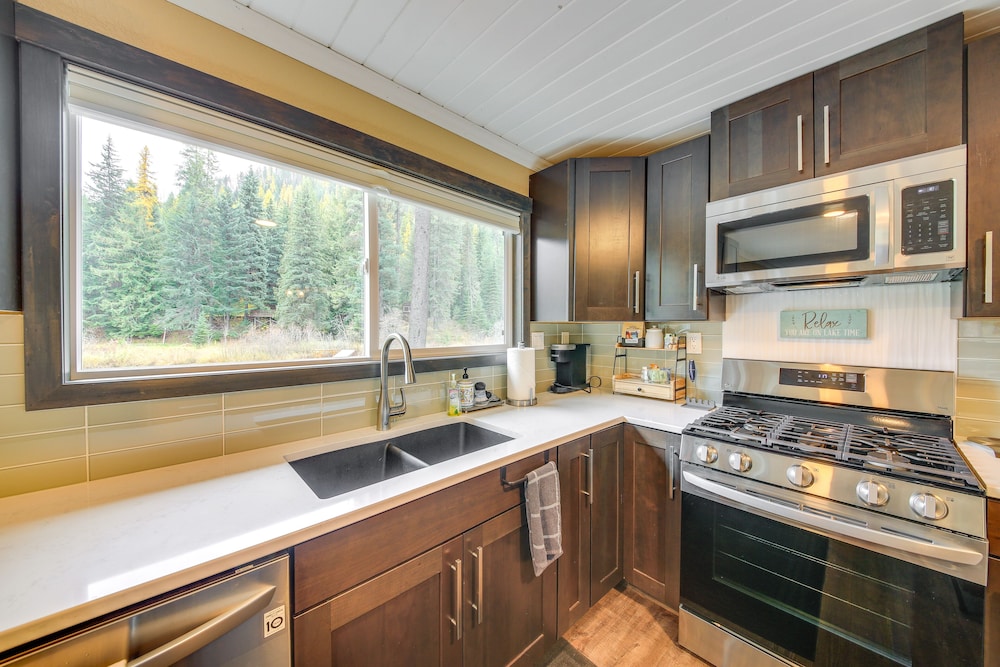 Scenic Priest Lake Vacation Rental: Deck  Views! - Property Image 35