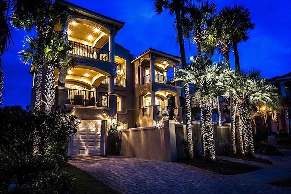 Casa de Palms 5 Bedroom Holiday Home by Five Star Properties