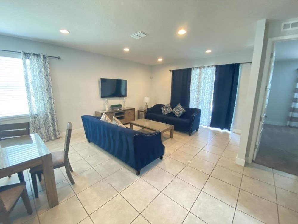 Elegant 8br Retreat W/ Private Pool, Spa & Family-friendly Comfort 8 Bedroom Villa