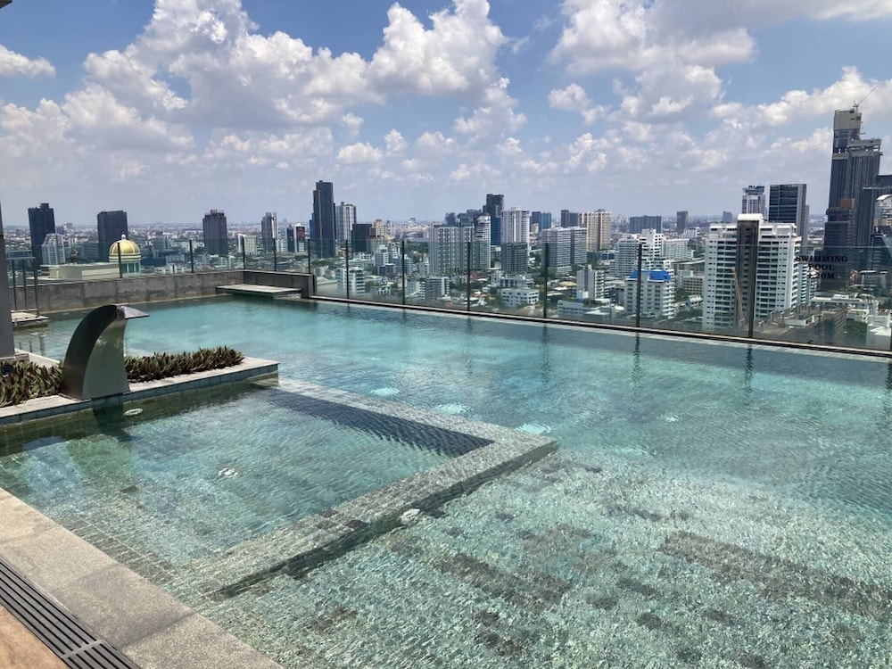 Free Airport Pick Up Rooftop Pool Jacuzzi Gym BTS Emqartier Shopping Mall