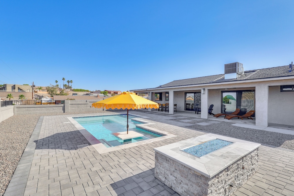 2 Mi to Windsor Beach! Updated, Sleek Family Home