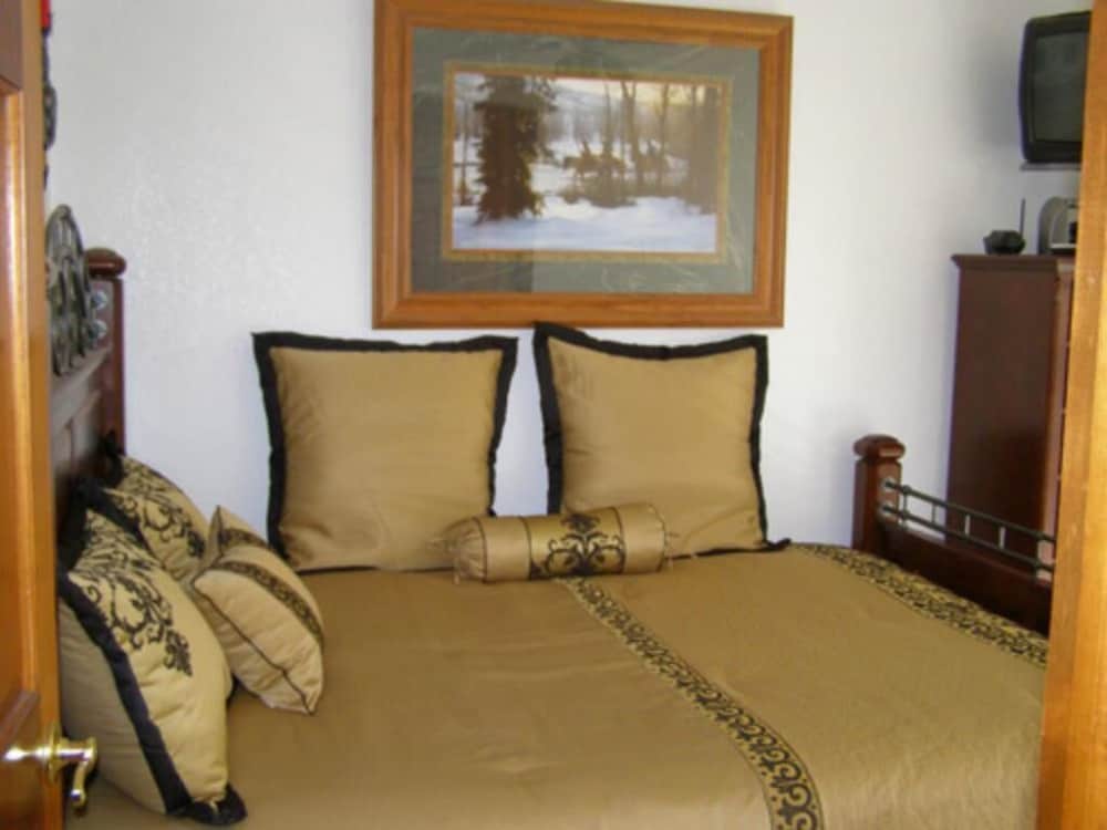Tavares Inn