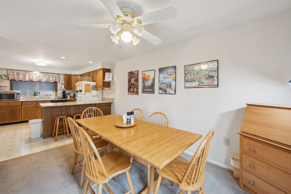 Chatiemac 42F - Quiet & Cozy 3-Bedroom Retreat 3 Townhouse by The Summit at Gore Mountain