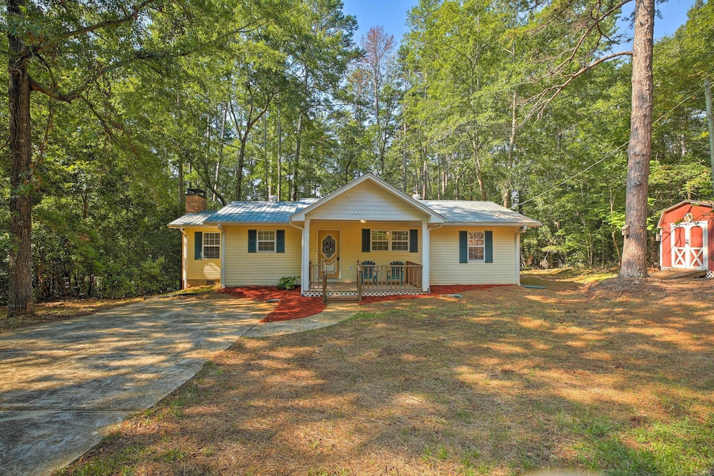 Pet-friendly Toccoa Home w/ Deck  Lake Access! - Property Image 2
