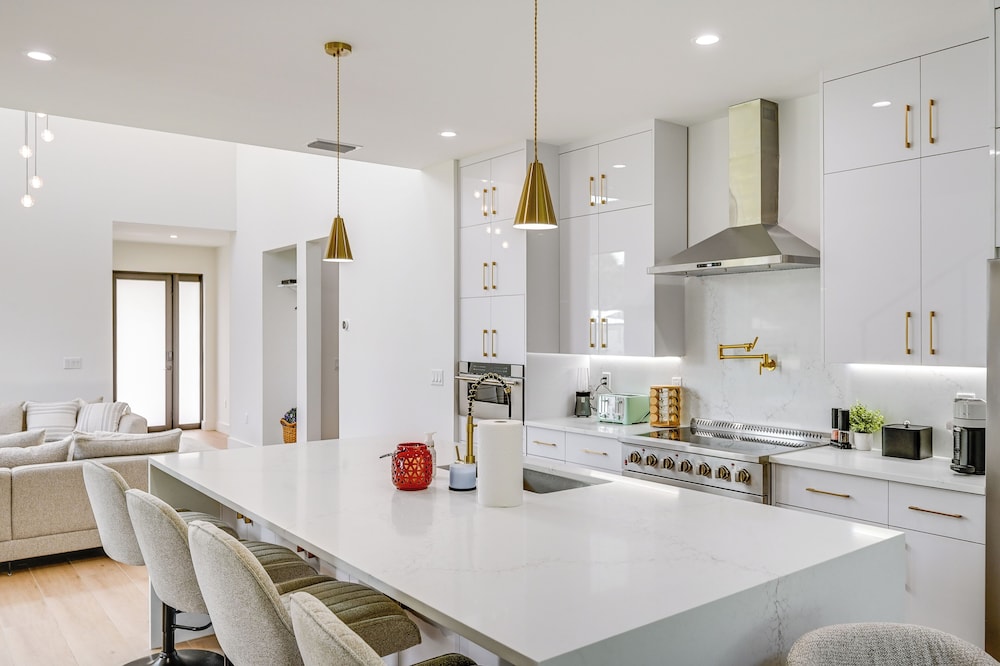 3 Mi to Naples Beach: Luxurious Home w/ Pool!