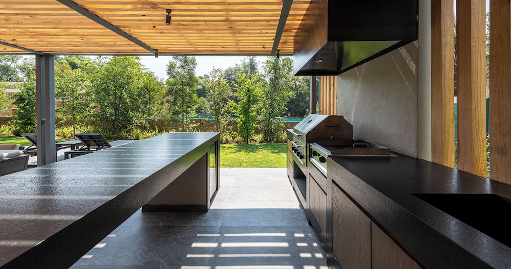 Casa Cundi-Contemporary Living in Nature
