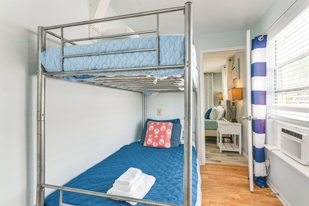 Walk to Beach: Galveston Family Getaway w/ Patio