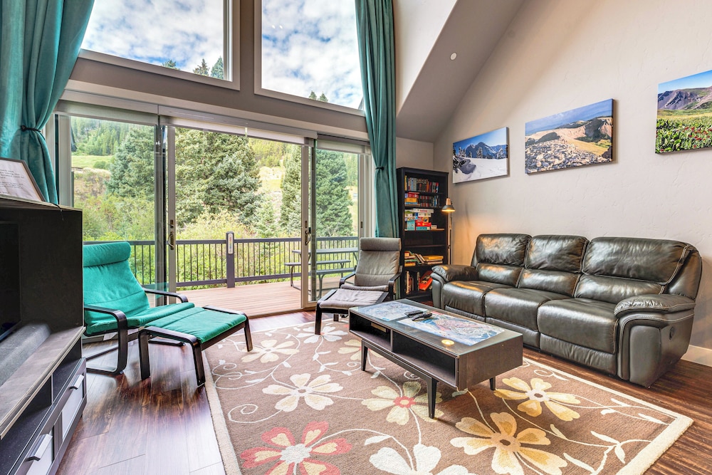 Ski-in/ski-out Gemini Lift Access! Home w/ Hot Tub