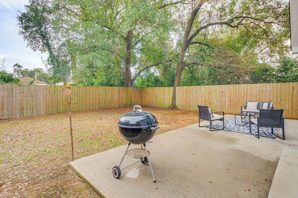 1 Mi to Dtwn: Pet-friendly Pensacola Getaway!