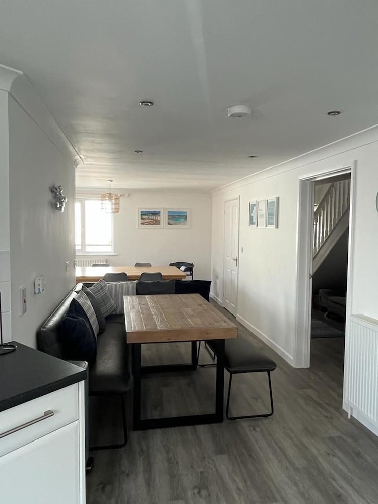 Bescot House, Bramble Hill, Bude, 4 bed det House