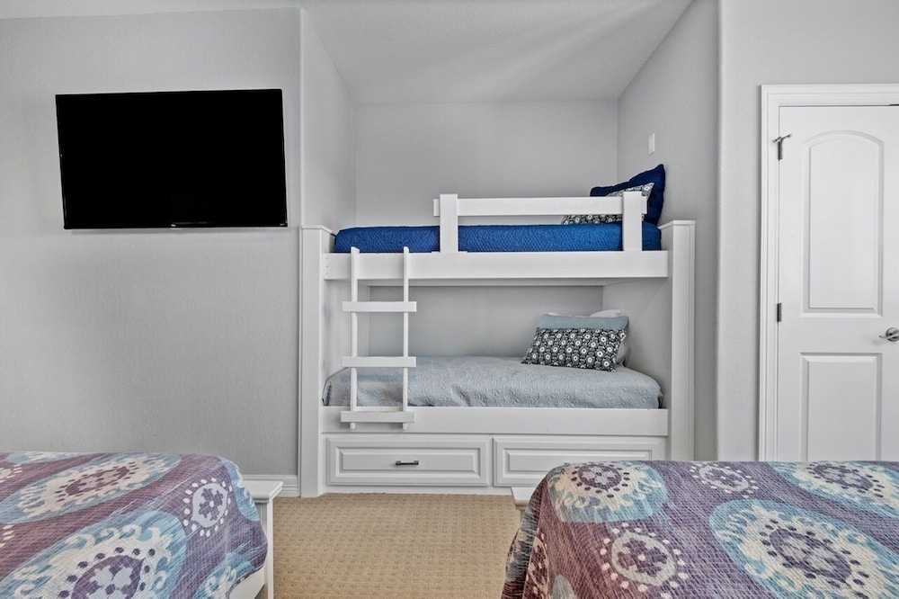 Just One More Day 4 Bedroom Home by RedAwning