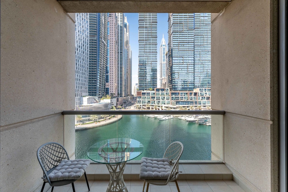 1BR Apt in Prime Location w Marina View Balcony