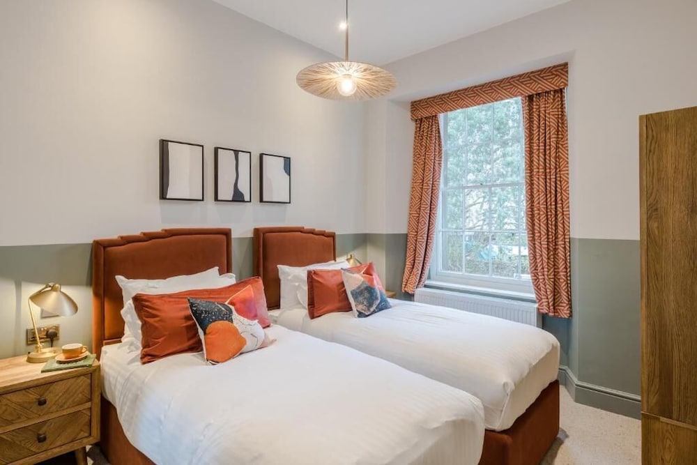 Your Apartment - Redland Place view 3