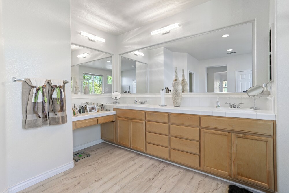 3 Mi to Main St Tracy: Homey Retreat w/ Game Room!
