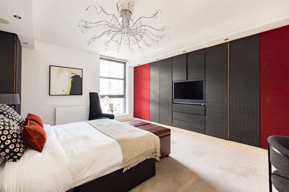 The River Thames View - Stunning 2bdr Flat With Study Room + Balcony