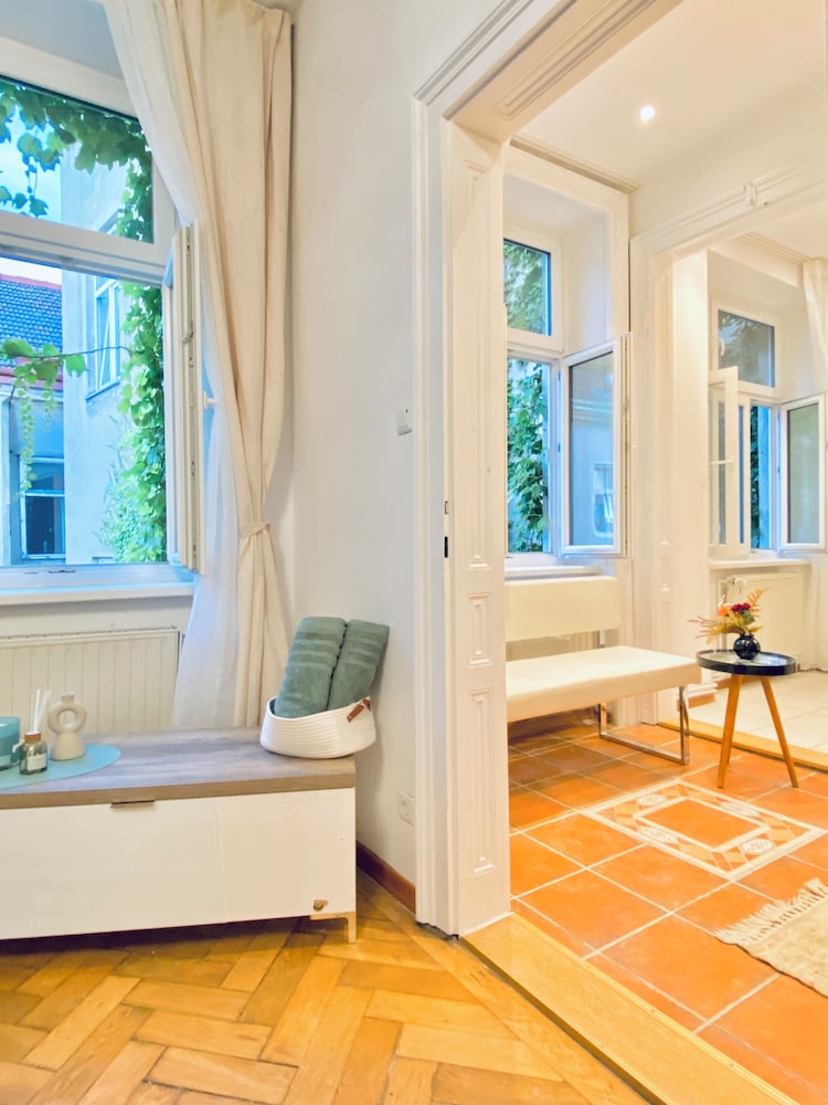 Cozy 2BR Apartment Close to Westbahnhof
