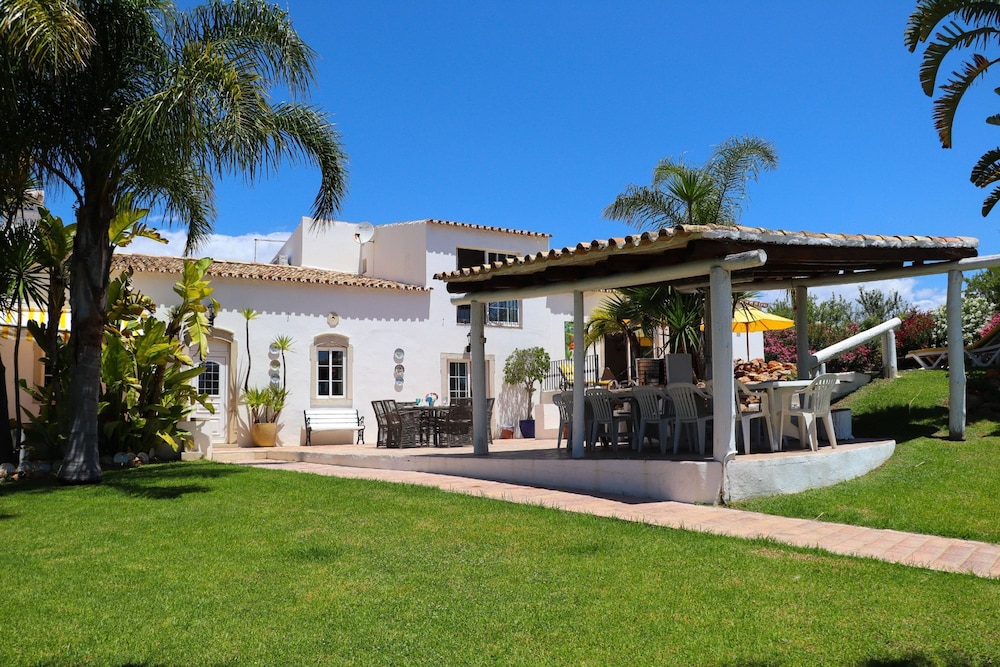 Idyllic Farm House With Huge Garden for 14pax