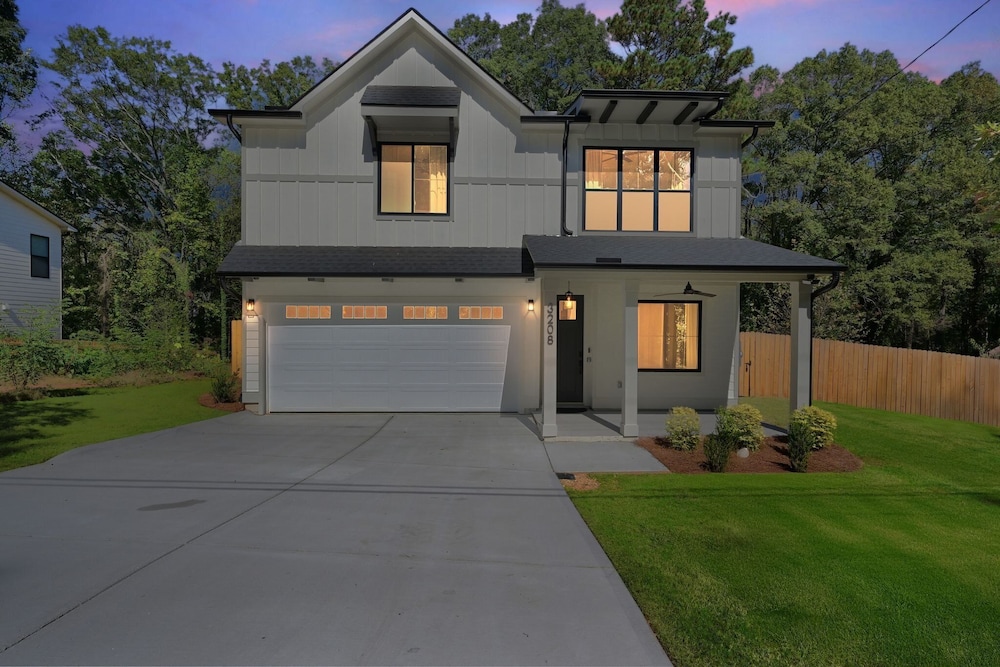 New! Modern Luxurious Woodland Retreat 5 Bedroom Home