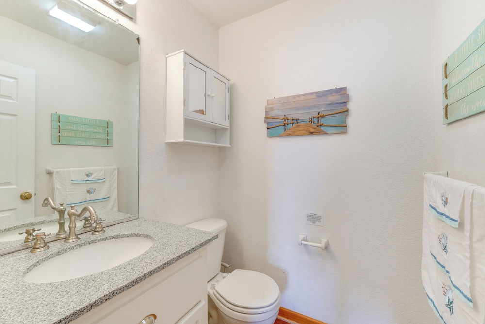Walk to Pier: Spacious Coastal Home!