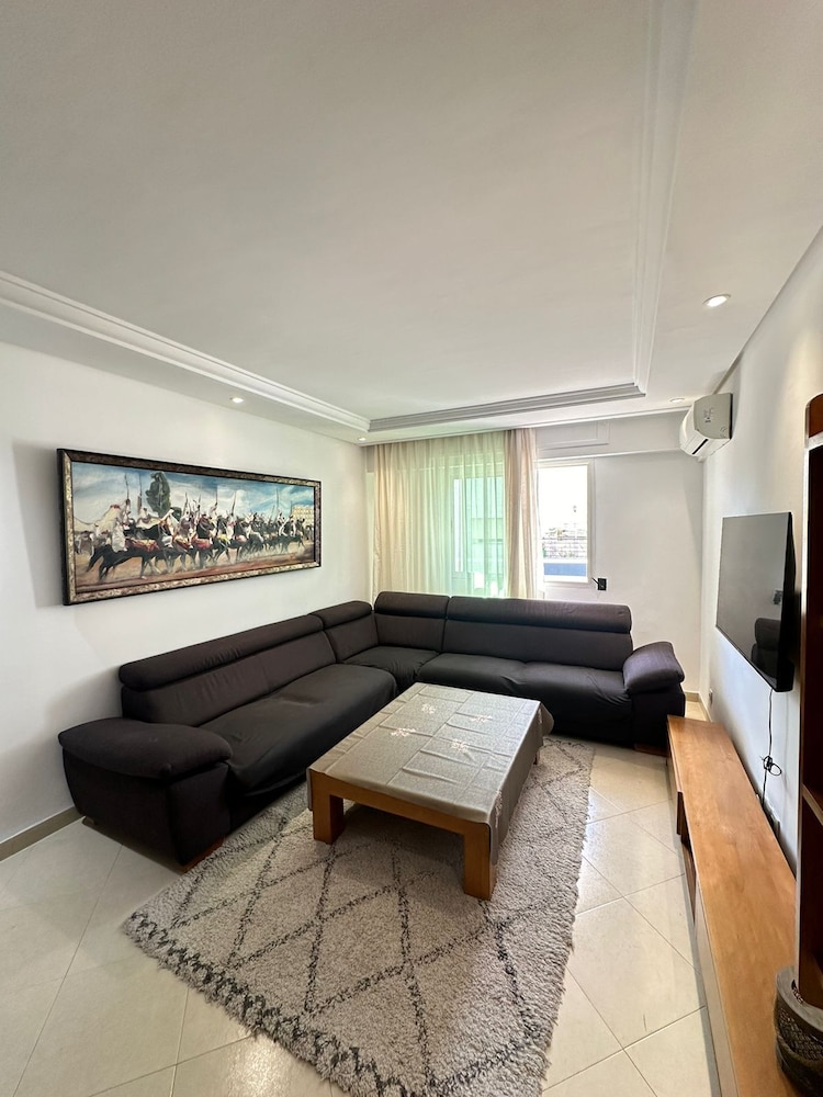 SHRTSTAYS Guesthouse