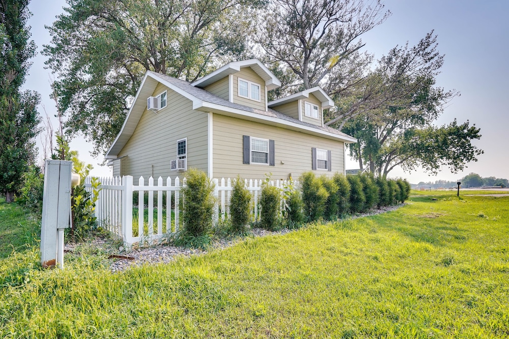 Waterfront Lake Poinsett Retreat w/ Fire Pit! - Property Image 11
