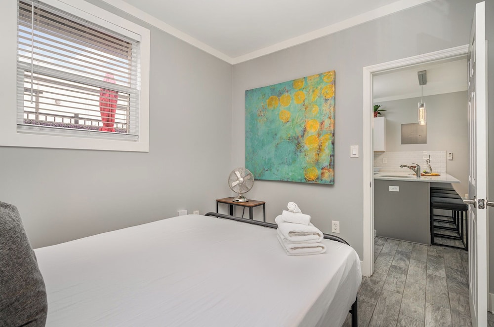 Lucent Pearl - Private Patio - Near Broadway