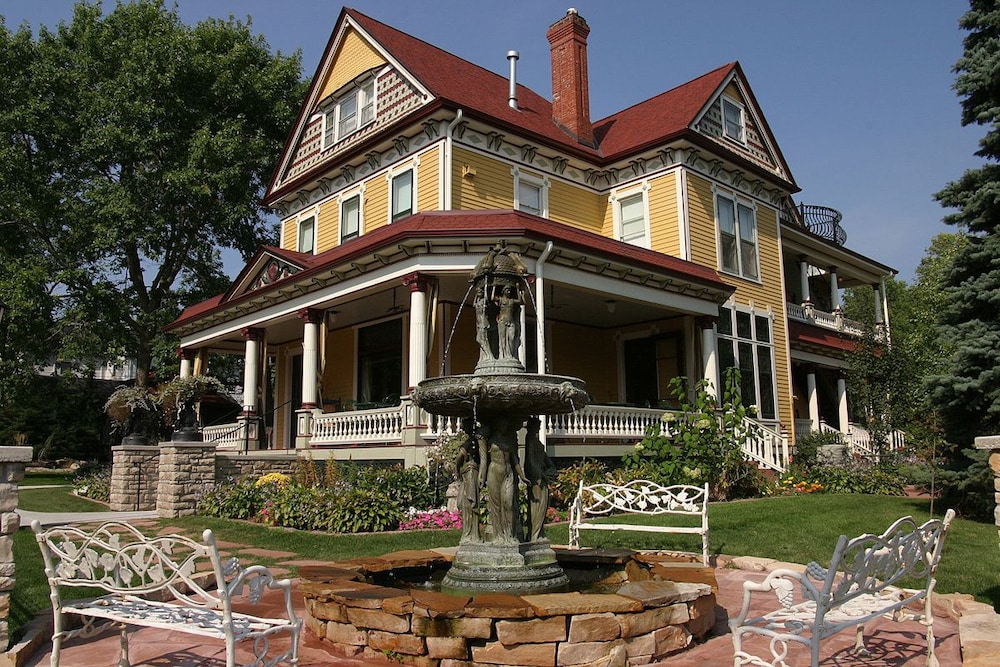 Rivertown Inn