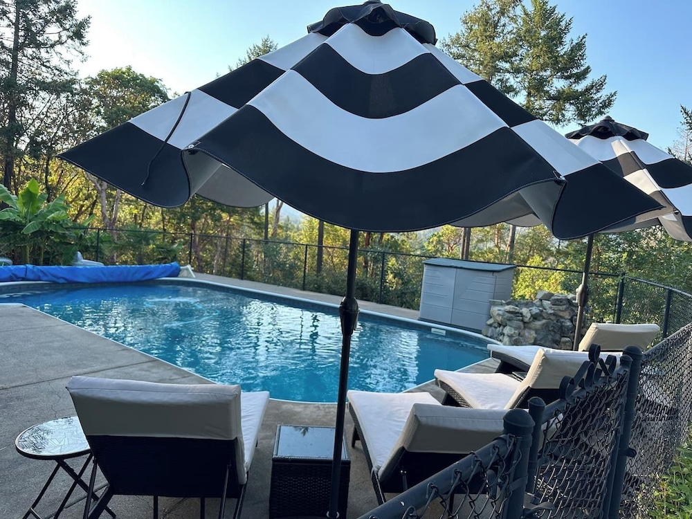Jacksonville Mountain Retreat