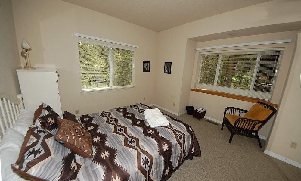 1801 Jicarilla Drive 4 Bedroom Home by RedAwning view 5