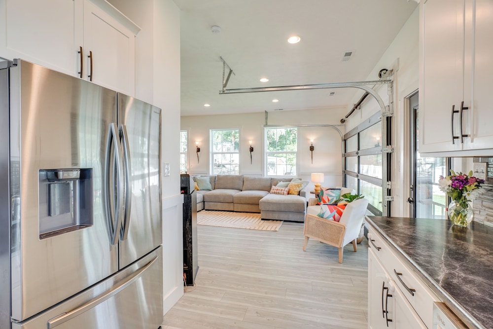 Waterfront Deck w/ Fire Pit: Lake Spokane Gem!