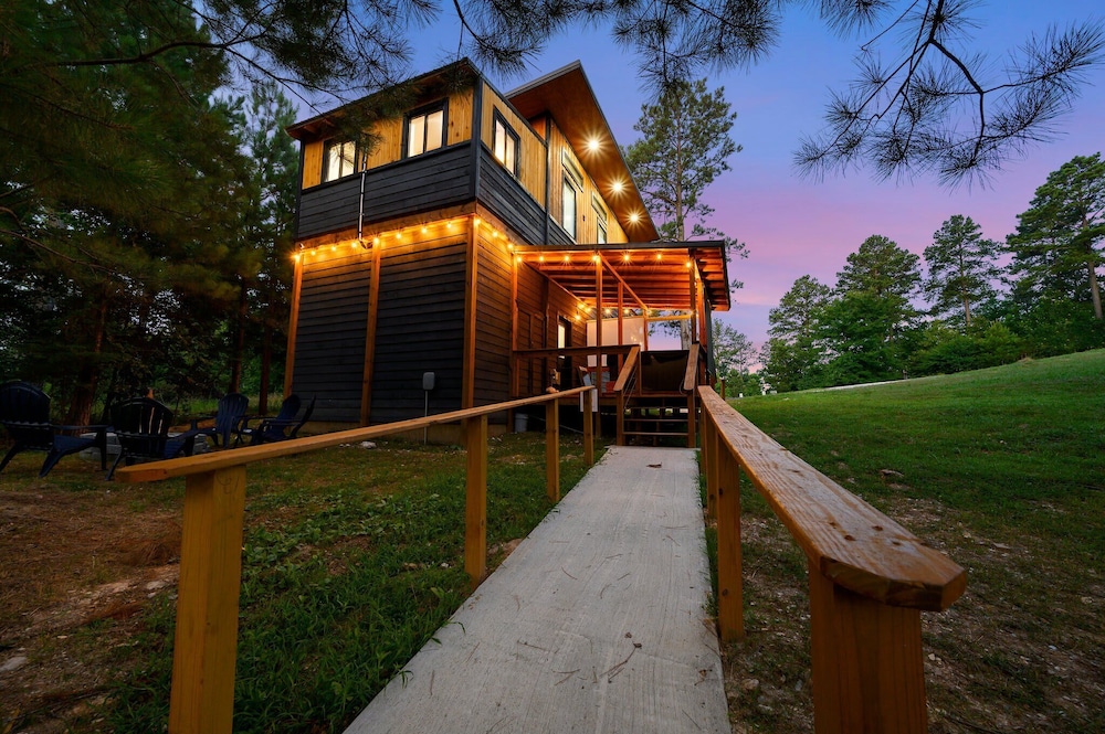 Double Magic - Unique Cabin for 6 - Pond, Hot Tub