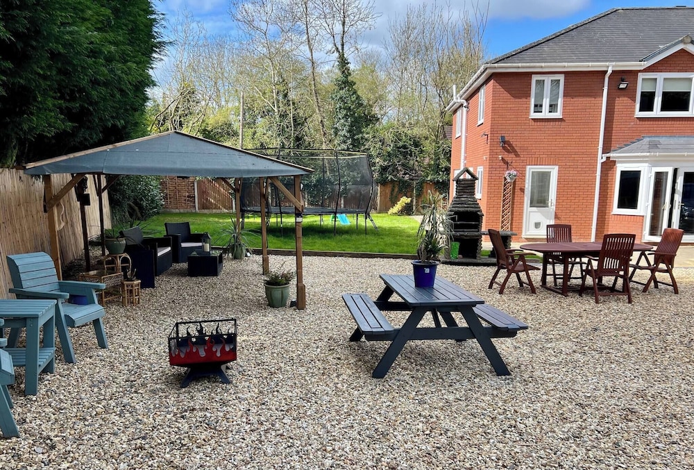 Stratford 4 BR Family Mansion With Pool, Gym & BBQ, Photo 37