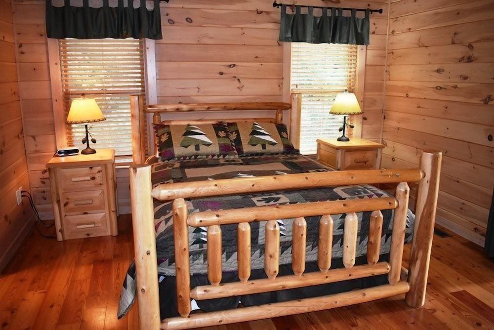 The Three Bear Lodge in Blue Ridge view 4