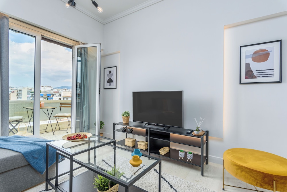 Zeus 2-Bedroom Apt with Acropolis View