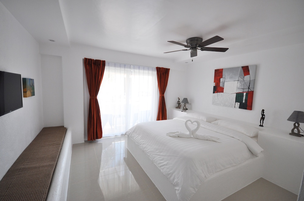 Calypso Beach & Dive Resort