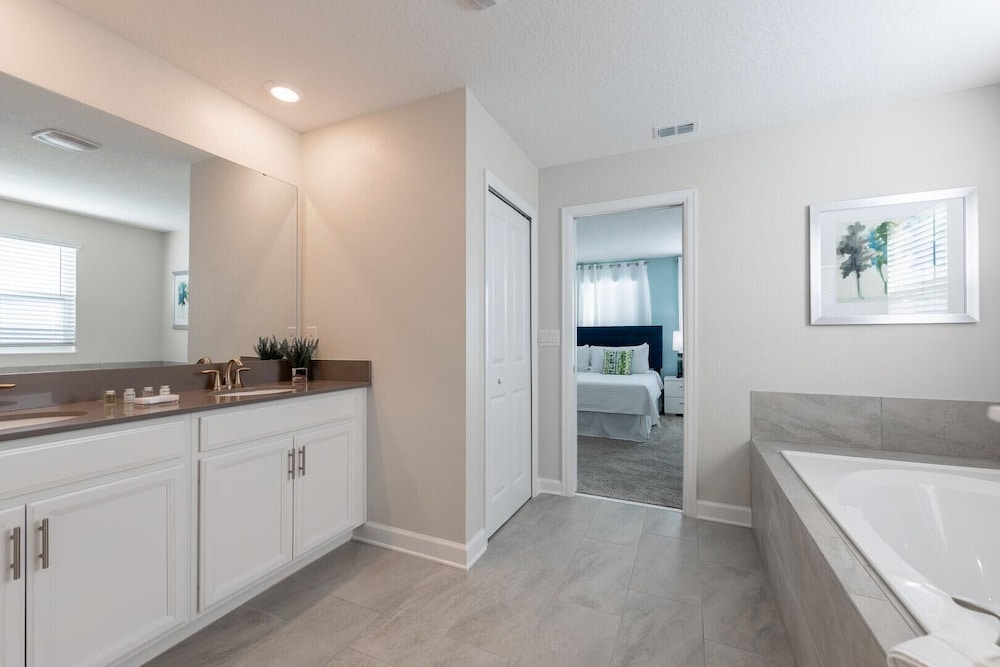 4569tb NON Renting 09/13/2021 -storey Lake - Image 5