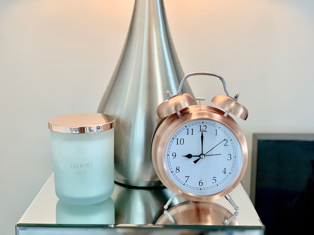 Luxury Lakeview Skyscraper by CN Tower - Image 5