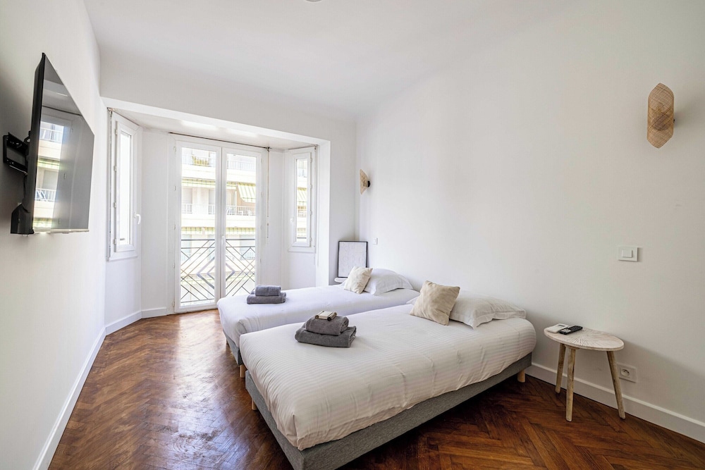 Elegance and Refinement With A/C - Cannes view 3